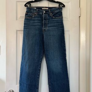 levi’s medium wash straight leg jeans